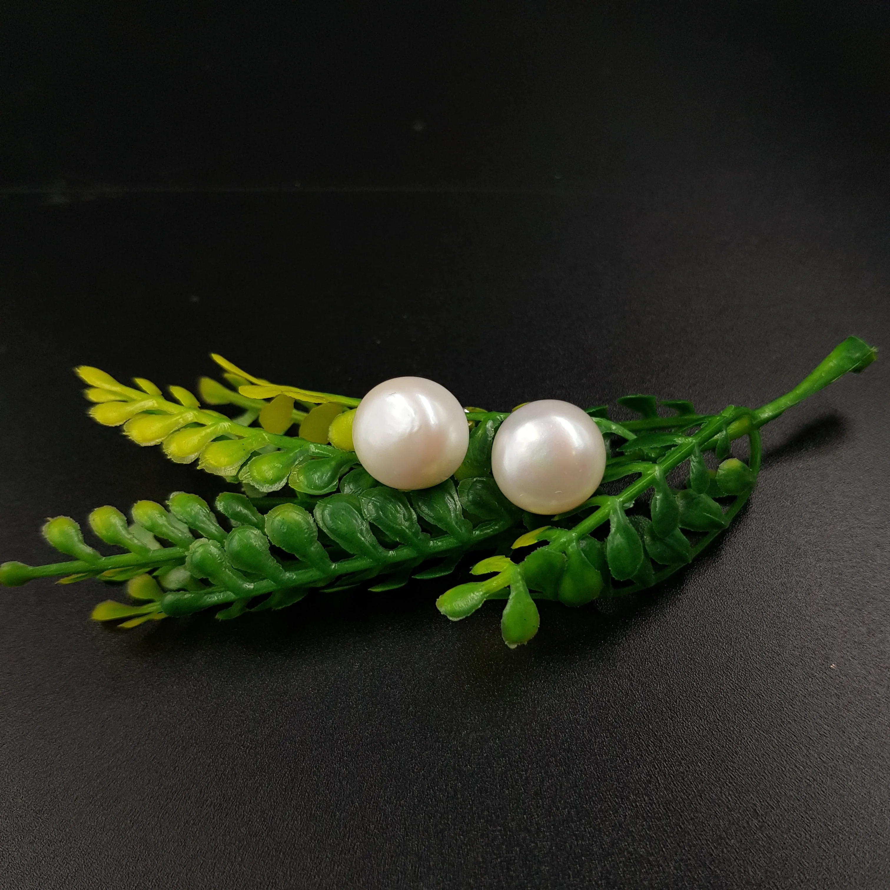 Pearl Tops/Studs 9807-05