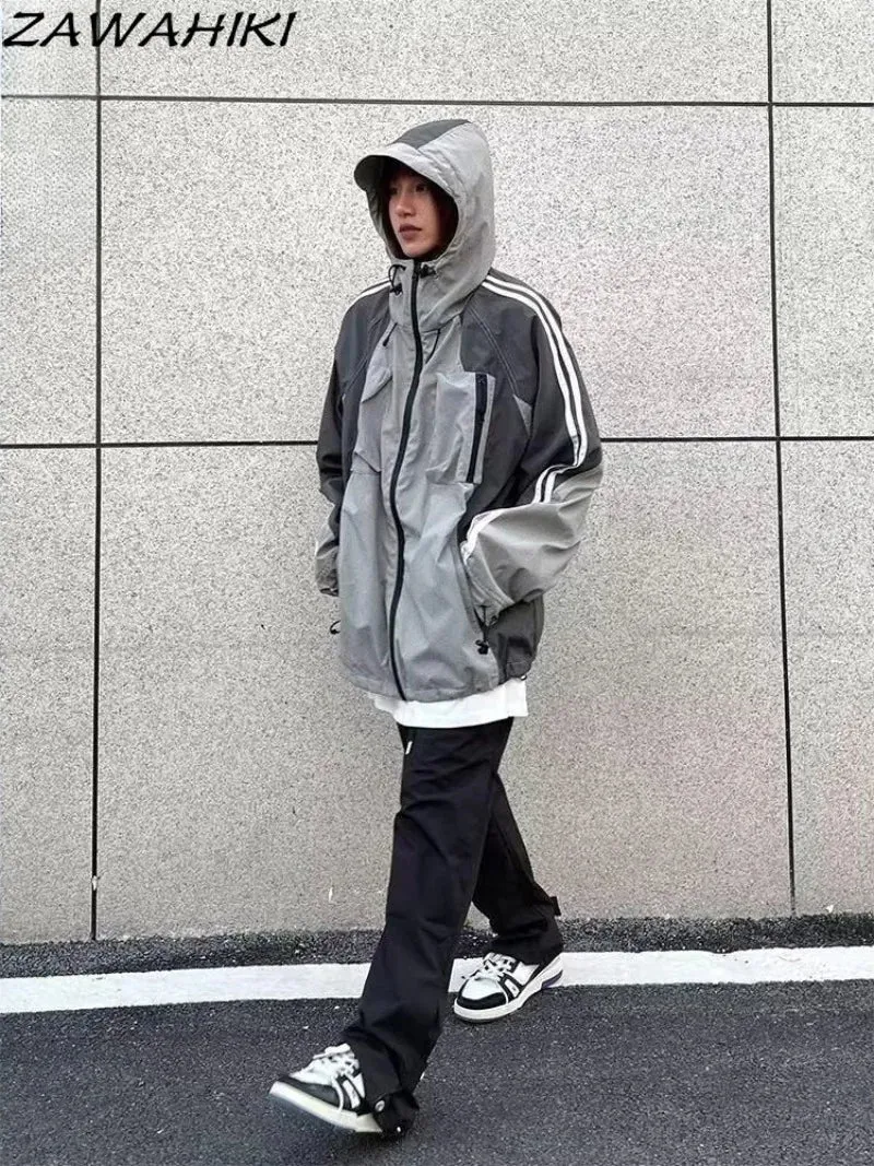 Trendige E-Girl Streetwear: Kontrastreiche Kapuzenjacken