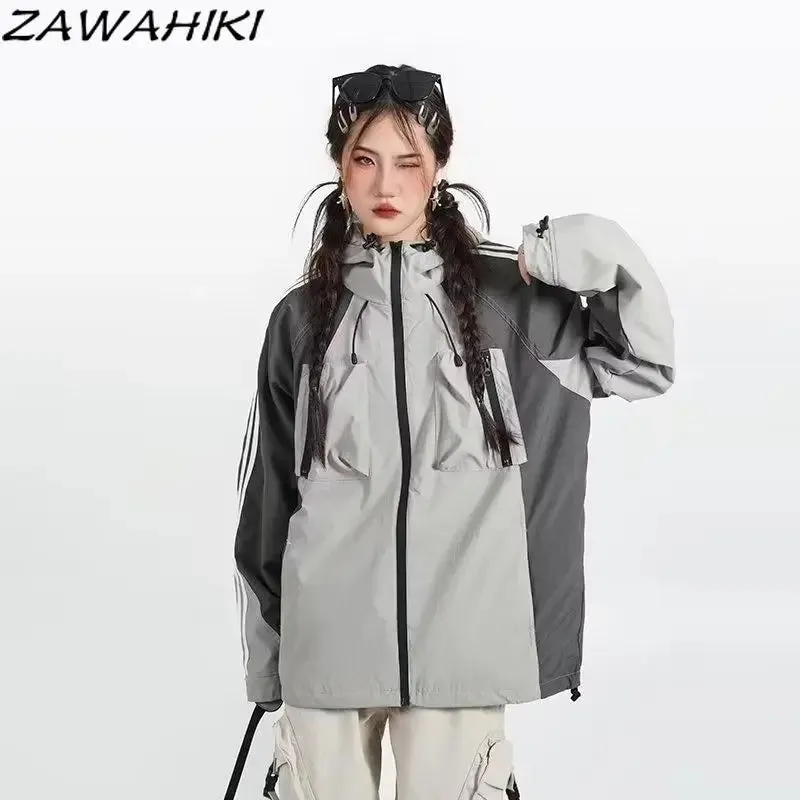 Trendige E-Girl Streetwear: Kontrastreiche Kapuzenjacken